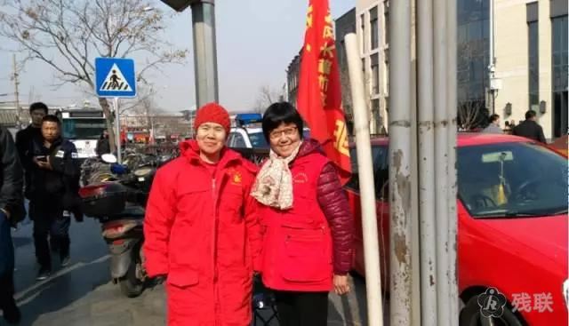 图为 站岗合影