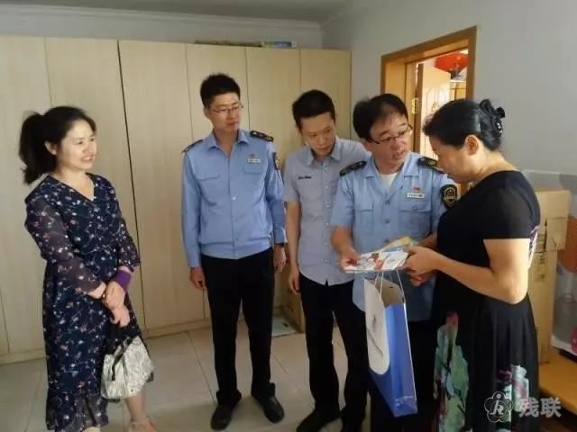 图为 慰问现场