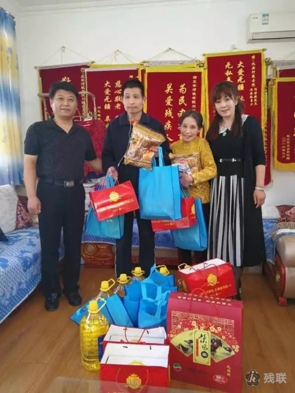 图为 慰问现场