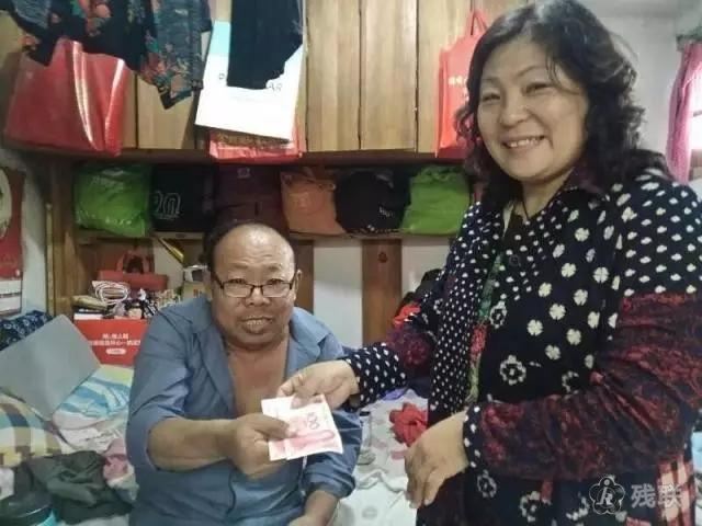 图为 慰问现场