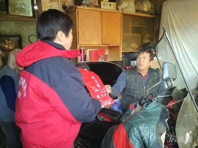 图为 发放现场