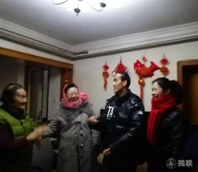 图为 慰问现场