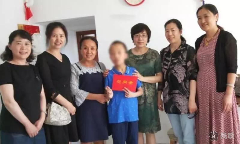 图为 慰问现场