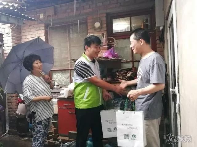 图为 慰问现场