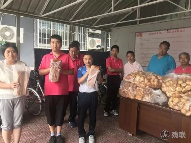 图为 慰问现场