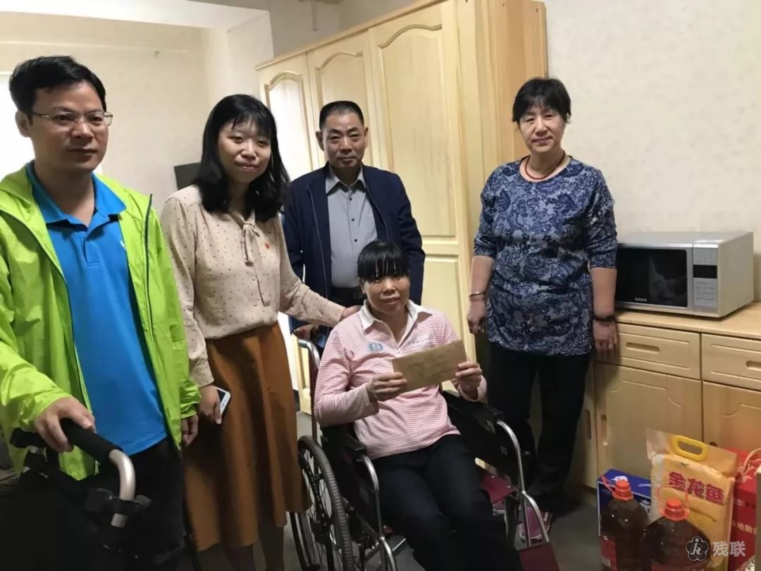 图为 慰问现场