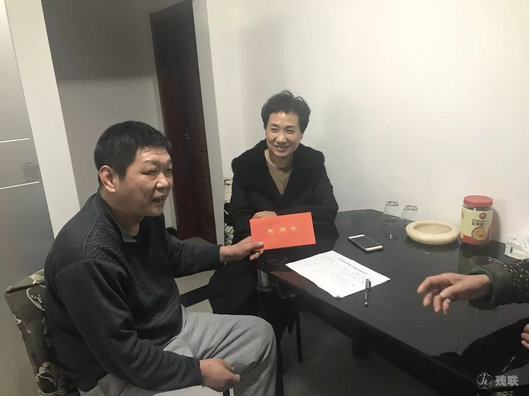 图为 慰问现场