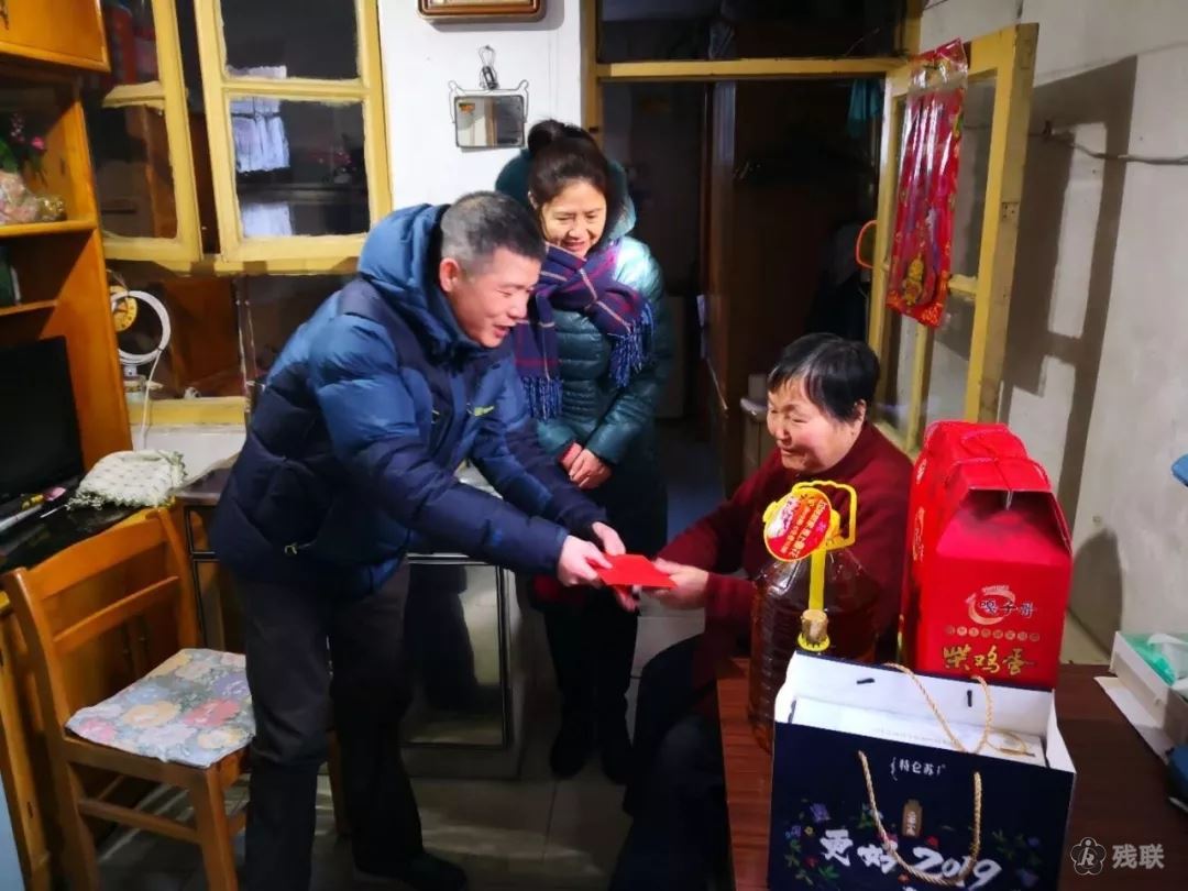 图为 慰问现场