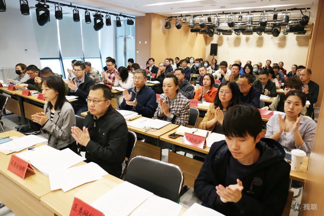图为 会议现场