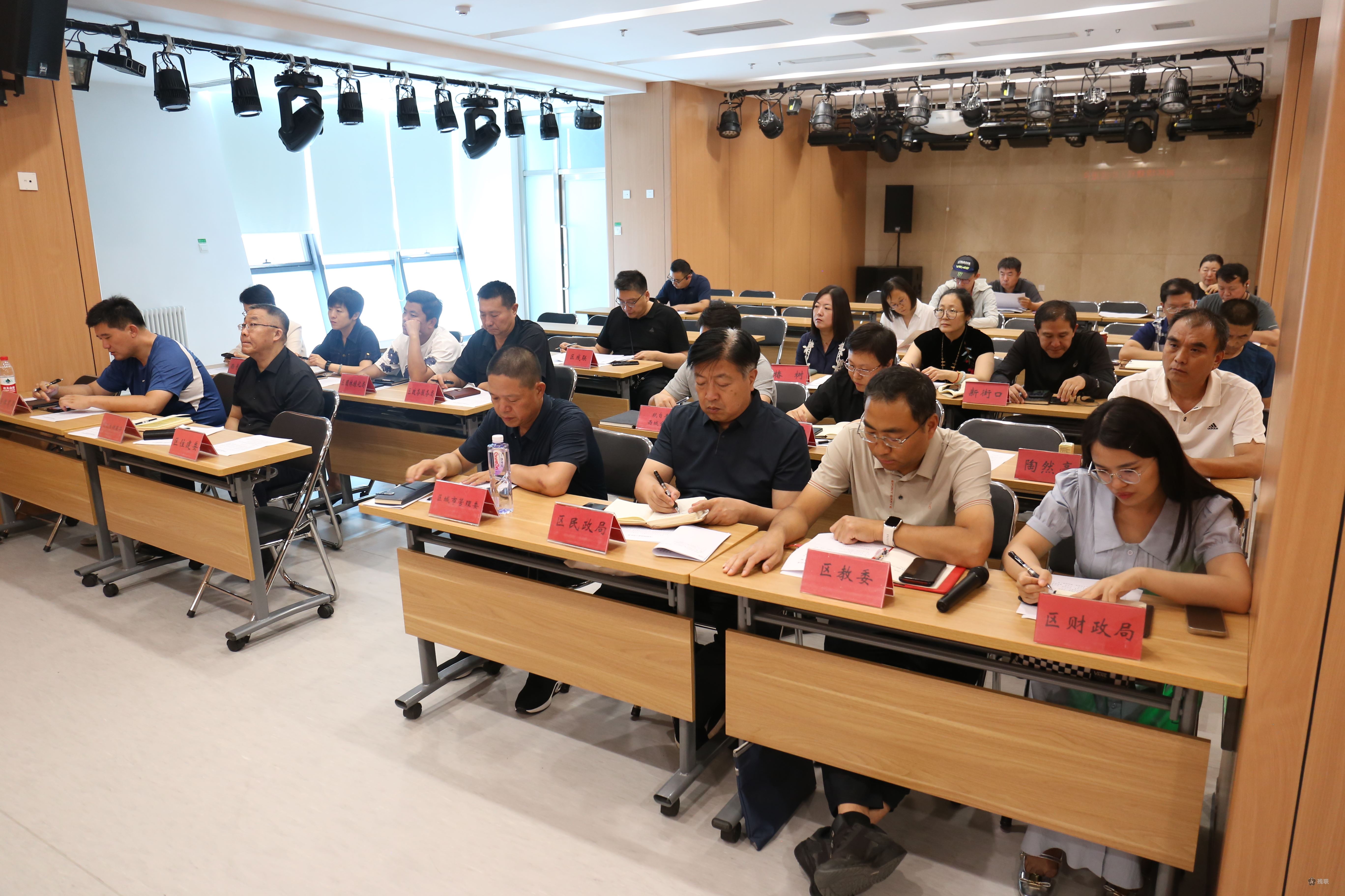 图为 会议现场