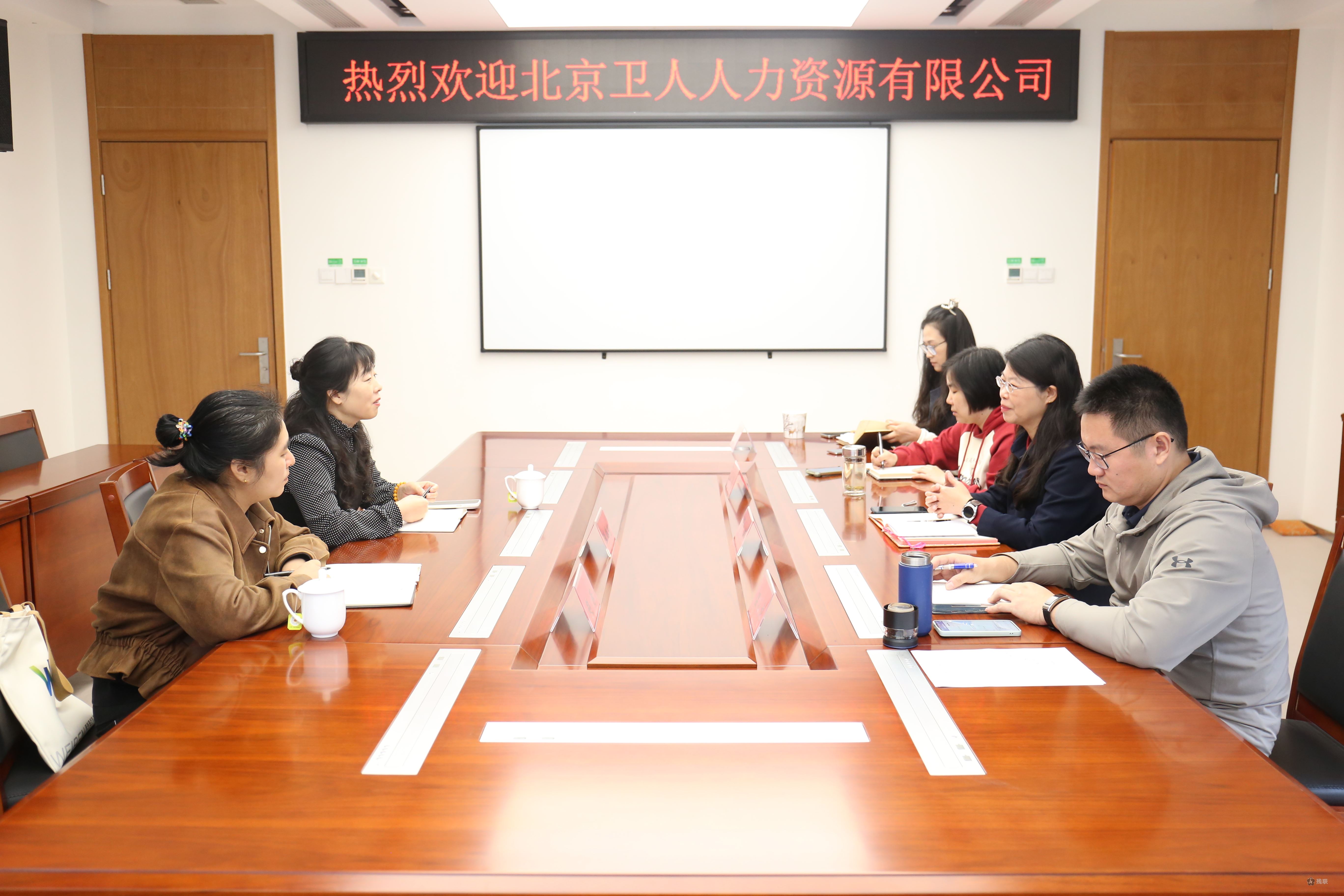 图为 座谈现场